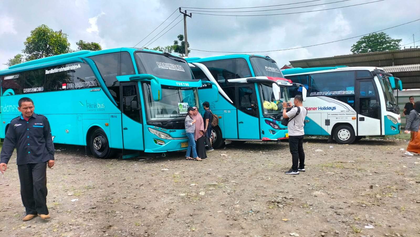 layanan sewa bus pariwisata per hari